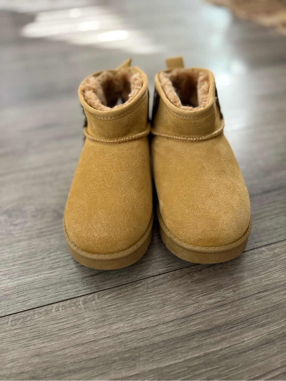 Aspen Kids Ugg Boots Size 1